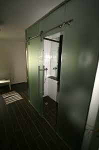 Bad im Studentenwohnheim Clemensstr. 118, mit Glas und Granit